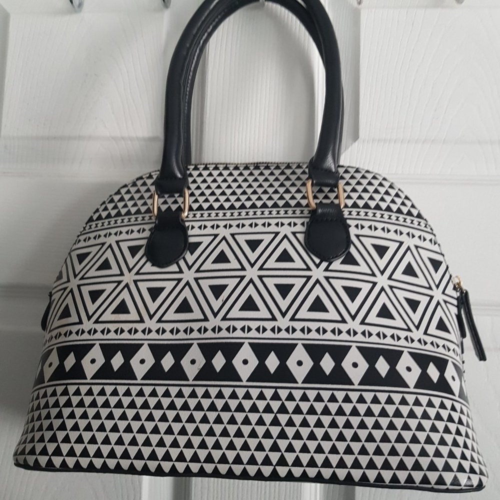 Call It Spring Triangle Print Handbag - Picture 5 of 15